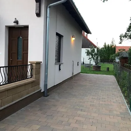 3 Szobas Haz Sajat Steggel Balatonfenyvesen, Vizparti Utcaban, A Totol 50 M-re Holiday home