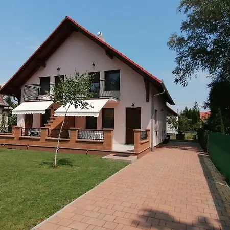 3 Szobas Haz Sajat Steggel Balatonfenyvesen, Vizparti Utcaban, A Totol 50 M-re