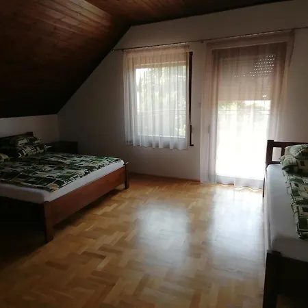 3 Szobas Haz Sajat Steggel Balatonfenyvesen, Vizparti Utcaban, A Totol 50 M-re Holiday home Balatonfenyves