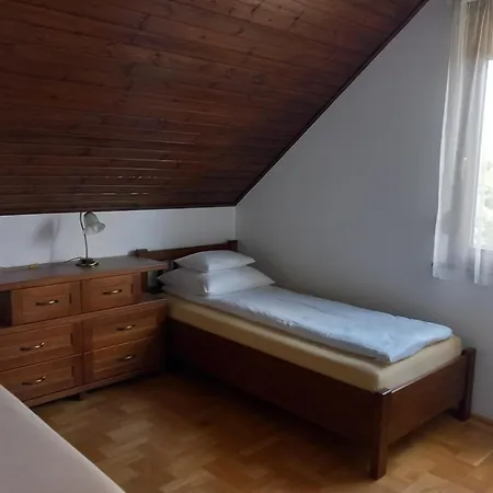 Igenyesen Berendezett Nyaralo Sajat Steggel, Kerti Grillel Balatonfenyvesen, Vizparti Utcaban, A Totol 50 M-re Holiday home *