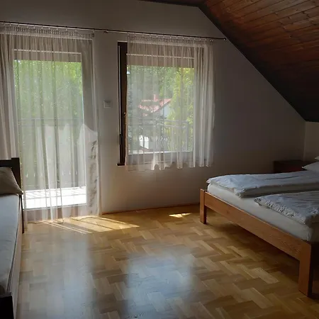 Igenyesen Berendezett Nyaralo Sajat Steggel, Kerti Grillel Balatonfenyvesen, Vizparti Utcaban, A Totol 50 M-re Holiday home Balatonfenyves