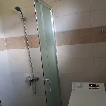 Igenyesen Berendezett Nyaralo Sajat Steggel, Kerti Grillel Balatonfenyvesen, Vizparti Utcaban, A Totol 50 M-re Holiday home Balatonfenyves