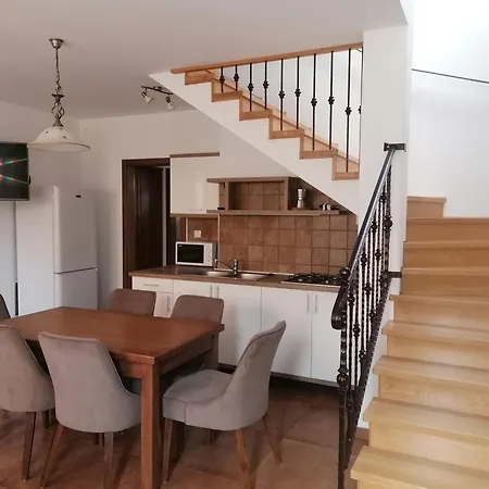 Holiday home Igenyesen Berendezett Nyaralo Sajat Steggel, Kerti Grillel Balatonfenyvesen, Vizparti Utcaban, A Totol 50 M-re *